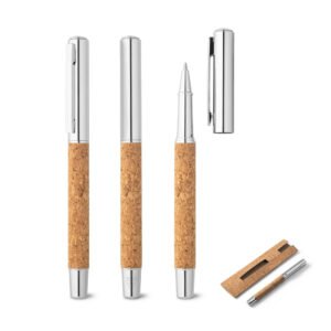 ANDREW. Roller com corpo em aço inox 90% reciclado e cortiça com escrita em azul