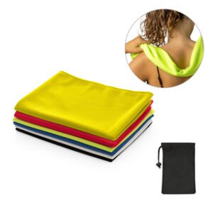 BERNAL. Toalha esportiva refrescante em poliéster 100% reciclado com bolsa em TNT